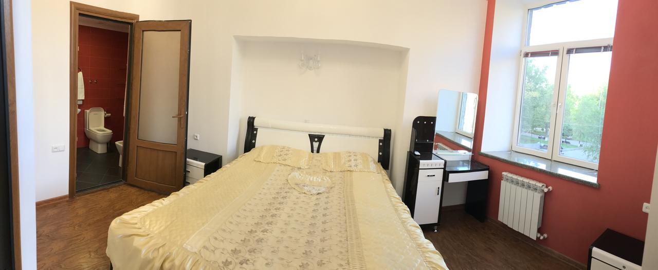 Apartment By Family Hotel Єреван Екстер'єр фото
